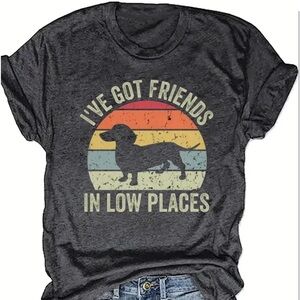 Funny Dachshund‎ Wiener Dog I’ve Got Friends in LOW Places Grey Tee T-Shirt NEW